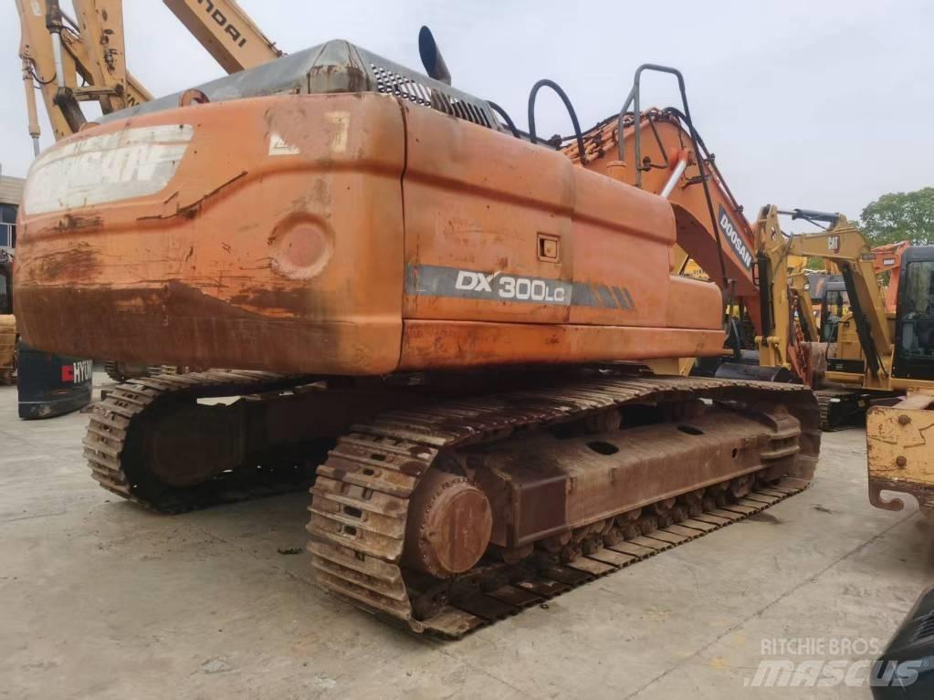 Doosan DX 300 LC Kāpurķēžu ekskavatori