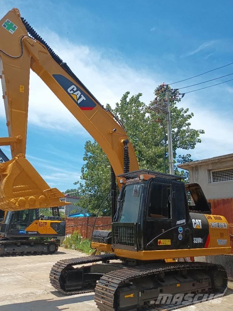 CAT 320 D2 Kāpurķēžu ekskavatori