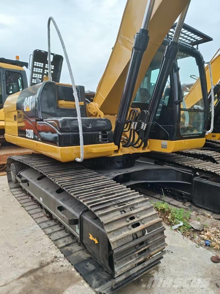 CAT 320 D Kāpurķēžu ekskavatori