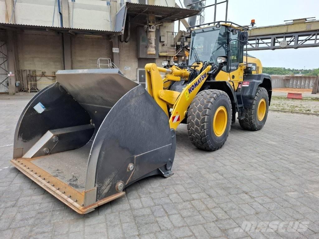 Komatsu WA 270-8E0 Iekrāvēji uz riteņiem