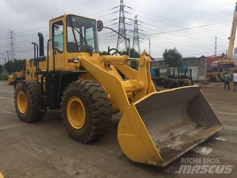 Komatsu WA 320 Ekskavatori-iekrāvēji