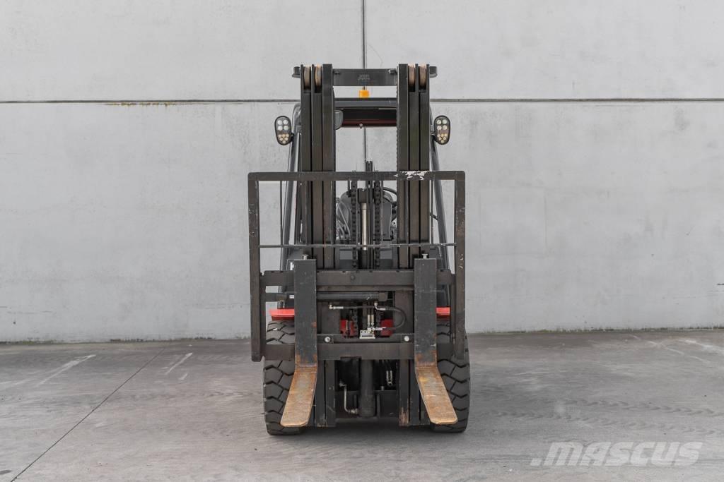 Manitou MI 30 D Tehnika ar dīzeļa dzinēju