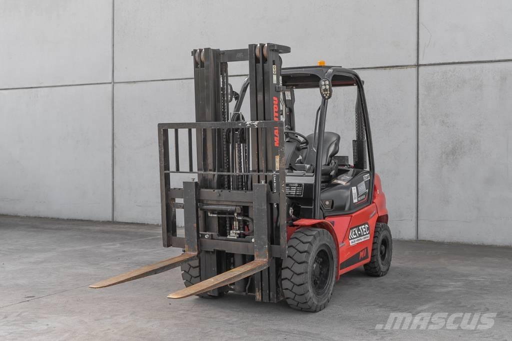 Manitou MI 30 D Tehnika ar dīzeļa dzinēju