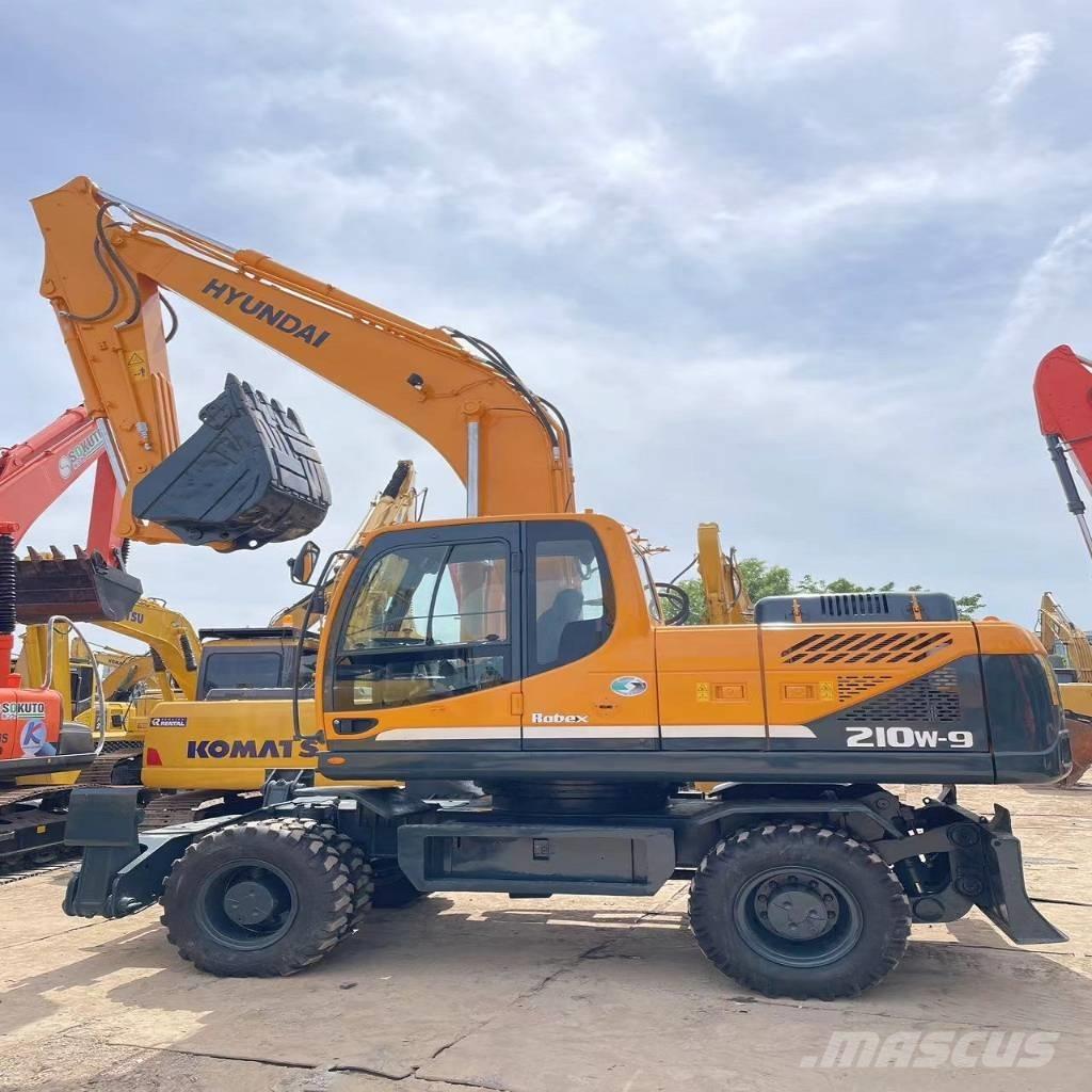 Hyundai R210W-9 Ekskavatori uz riteņiem