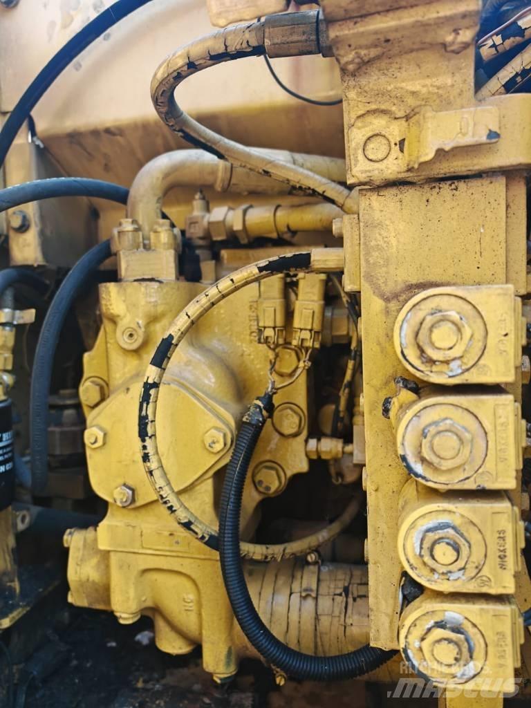 Komatsu PW 130ES-6K Ekskavatori uz riteņiem