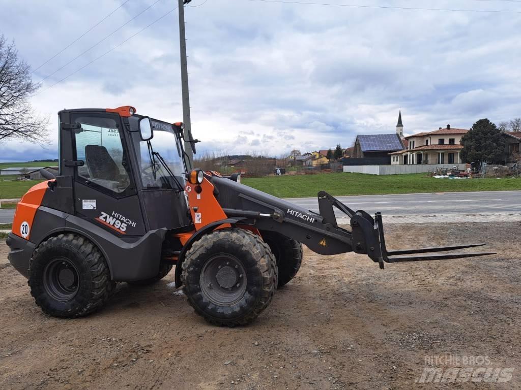 Hitachi ZW 95-6 Iekrāvēji uz riteņiem