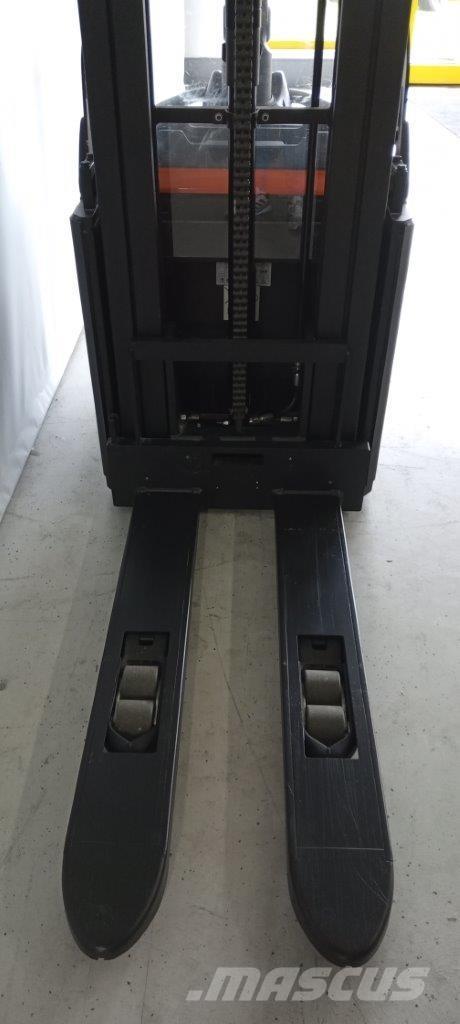 Toyota SPE160L Pašgājēji krautnētāji