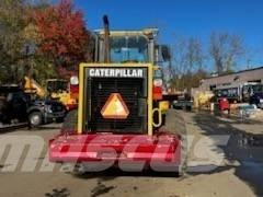 CAT Loader Iekrāvēji uz riteņiem