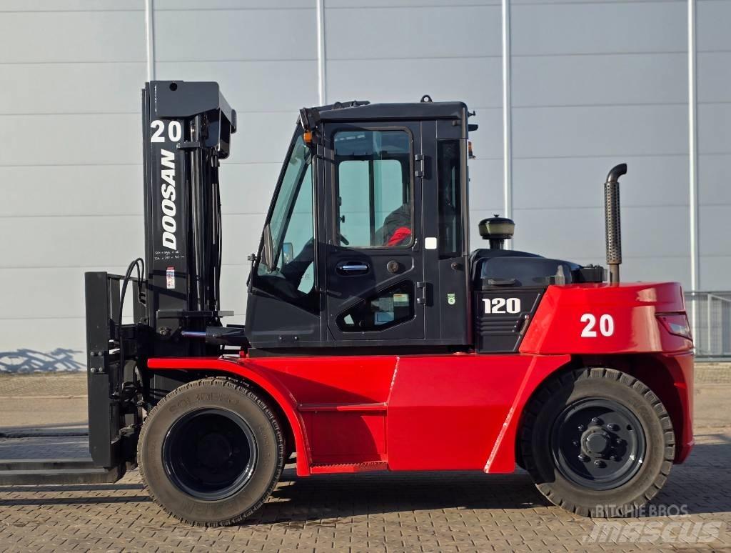 Doosan D90/120 S-7 Tehnika ar dīzeļa dzinēju