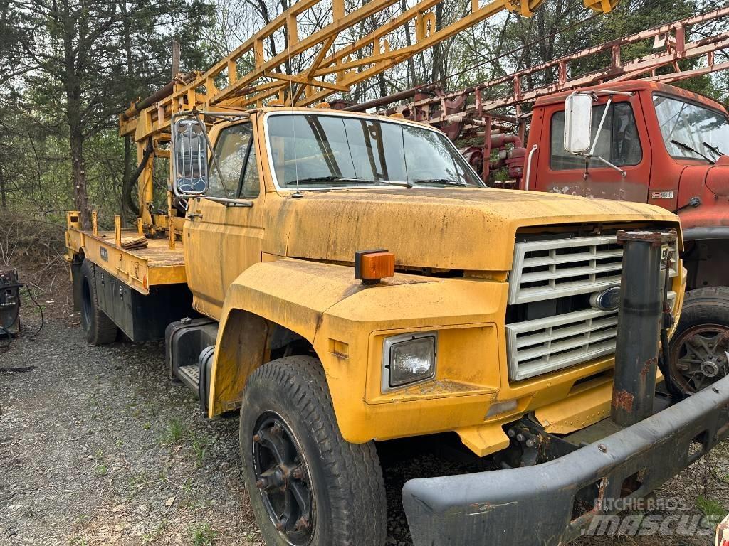Ford F 700 Platformas/izkraušana no sāniem