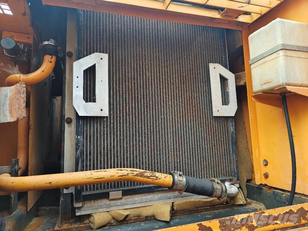 Hyundai R305LC-7 Kāpurķēžu ekskavatori