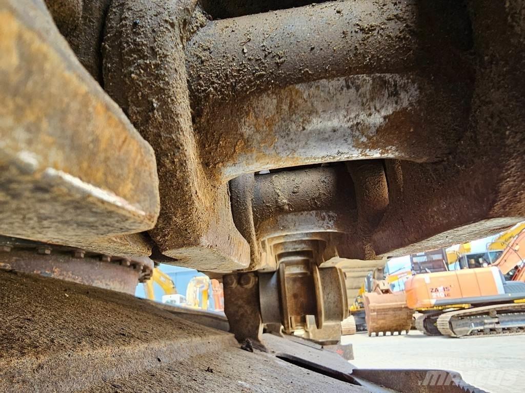 Komatsu PC210LC-8 Kāpurķēžu ekskavatori