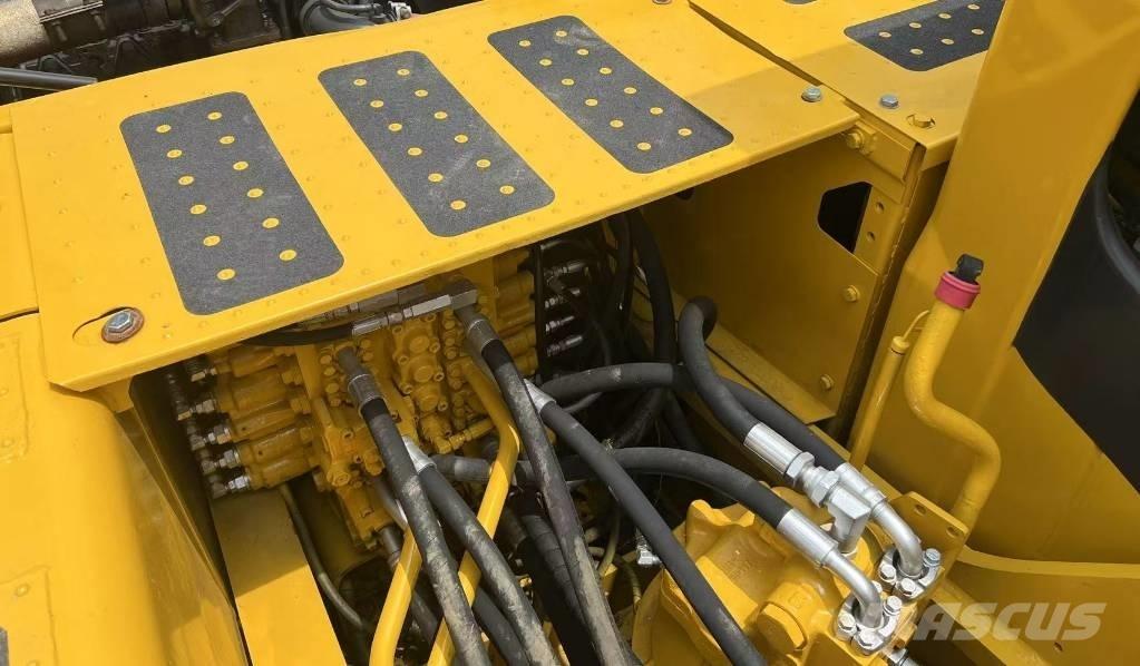 Komatsu PC200-7 Kāpurķēžu ekskavatori