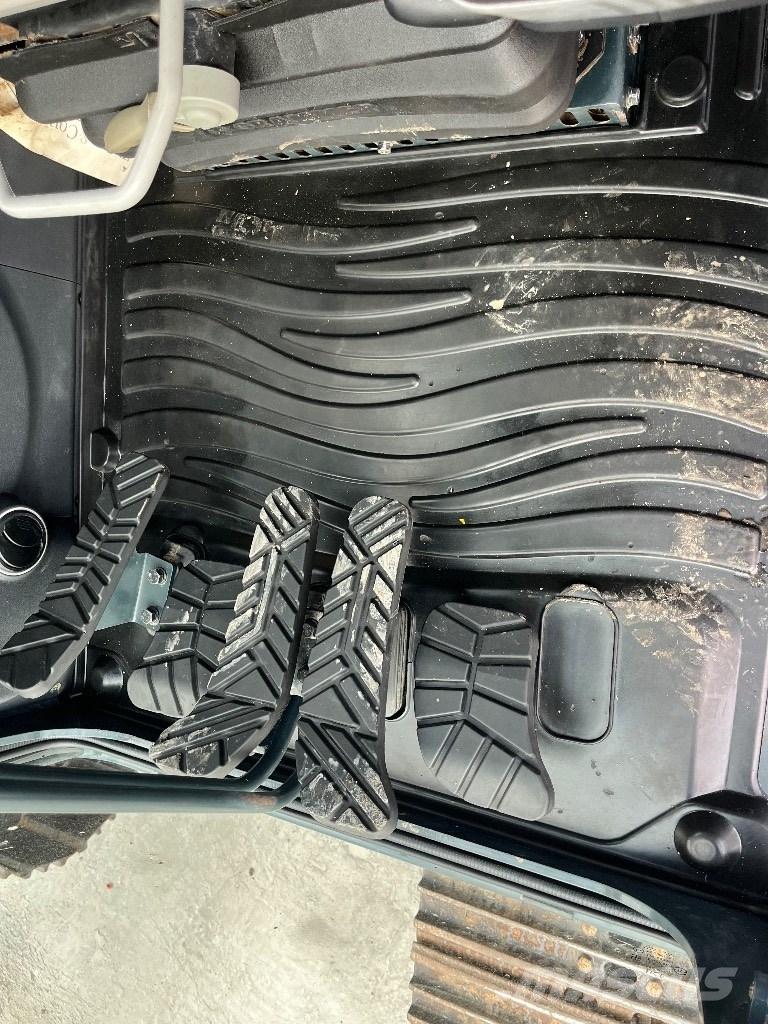 Hyundai HX140L Kāpurķēžu ekskavatori