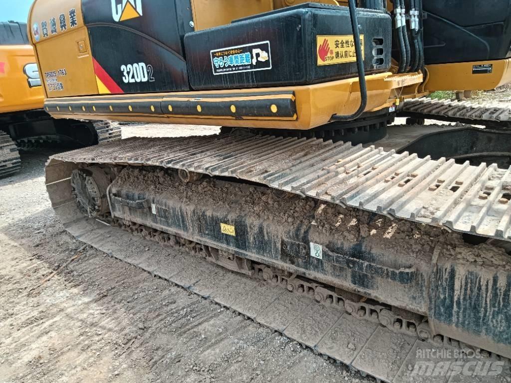CAT 320D2 Vidēja lieluma ekskavatori 7 t - 12 t