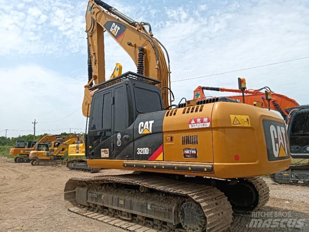 CAT 320D2 Vidēja lieluma ekskavatori 7 t - 12 t