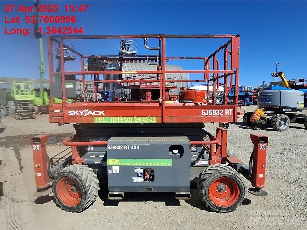 SkyJack SJ 6832 RT Šķerveida pacēlāji