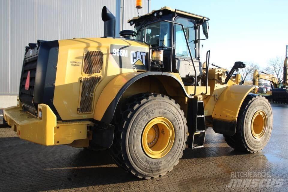 CAT 966M Iekrāvēji uz riteņiem