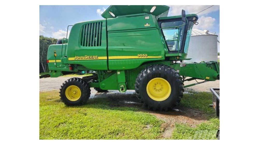 John Deere 9550 Ražas novākšanas kombaini