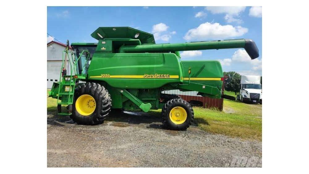 John Deere 9550 Ražas novākšanas kombaini