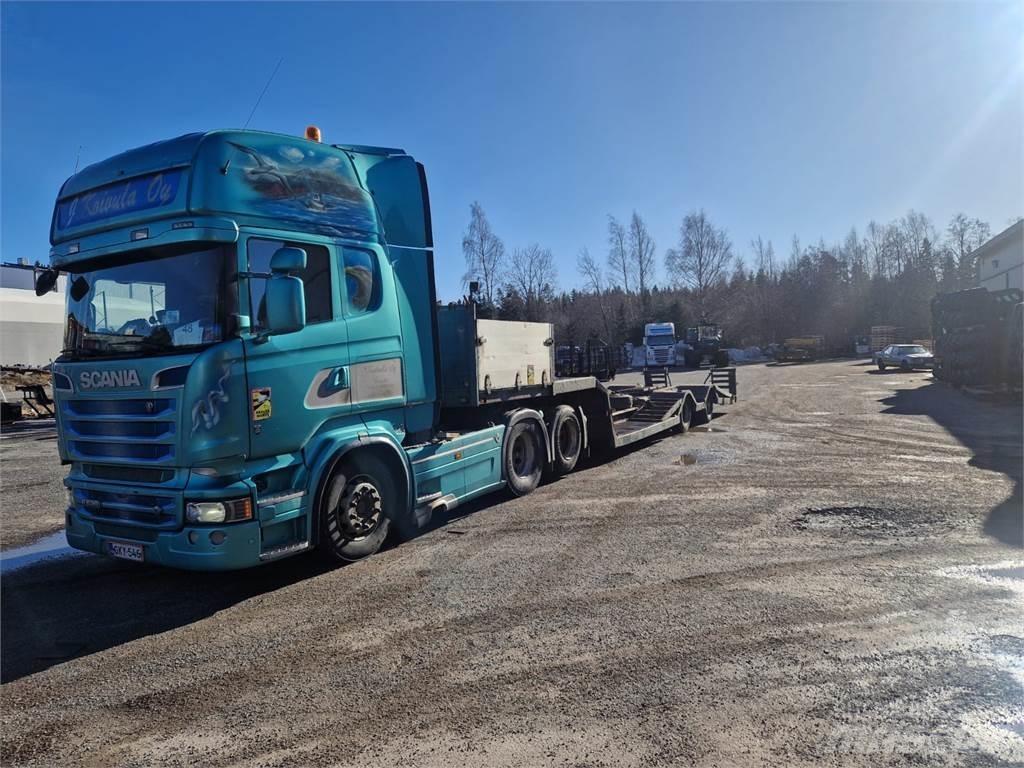 Scania R520 Treileri meža tehnikas transportēšanai