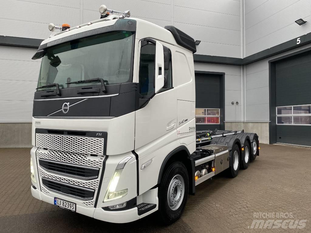 Volvo FH540 Tridem Treileri ar āķi