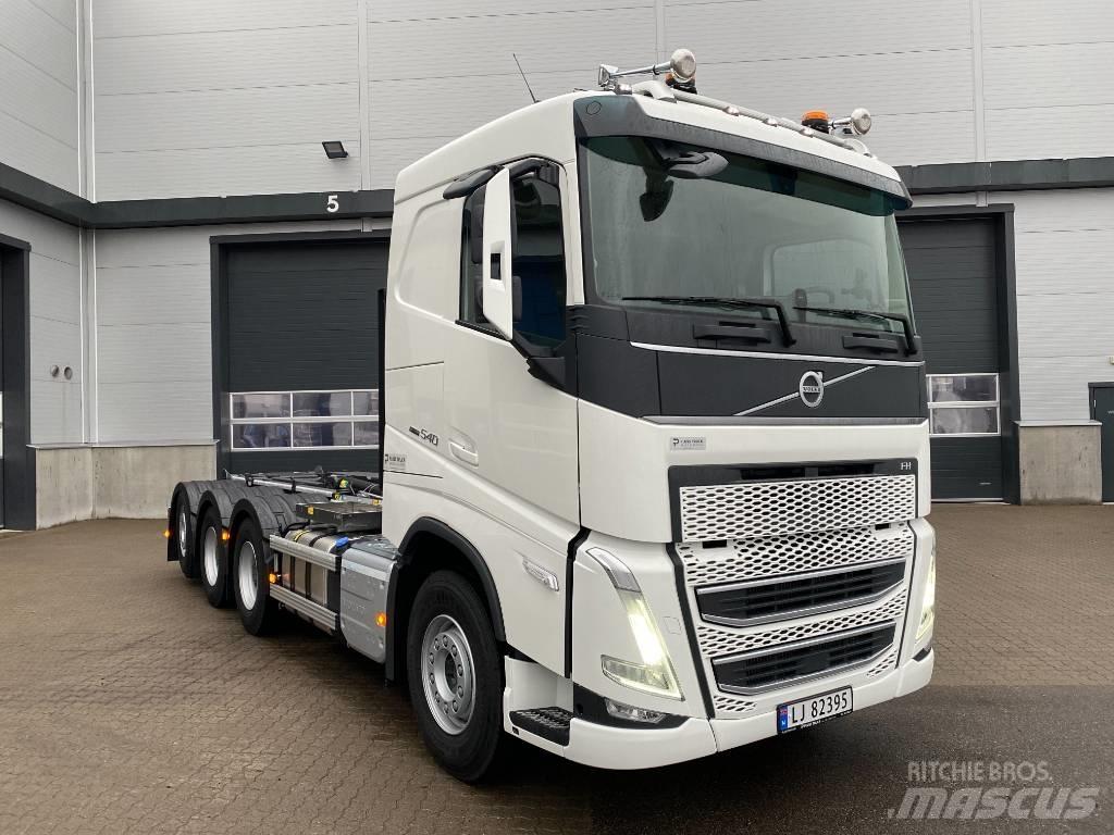 Volvo FH540 Tridem Treileri ar āķi