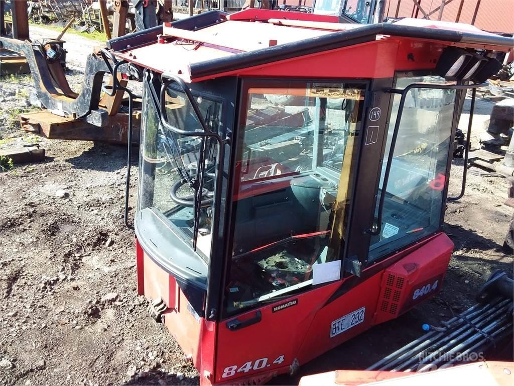 Komatsu 840.4 Kabīnes un interjers