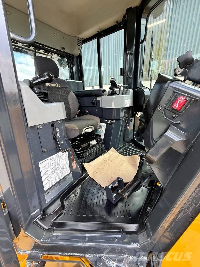Komatsu D 61 PXi-24 Kāpurķēžu buldozeri