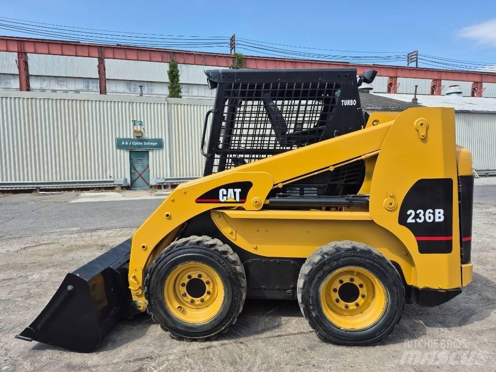 CAT 236 B Lietoti riteņu kompaktiekrāvēji