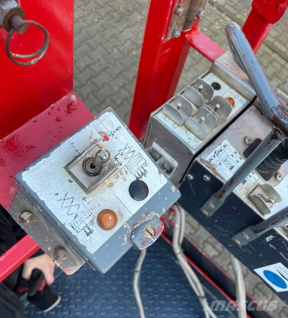 SkyJack SJ 6832 RT Šķerveida pacēlāji