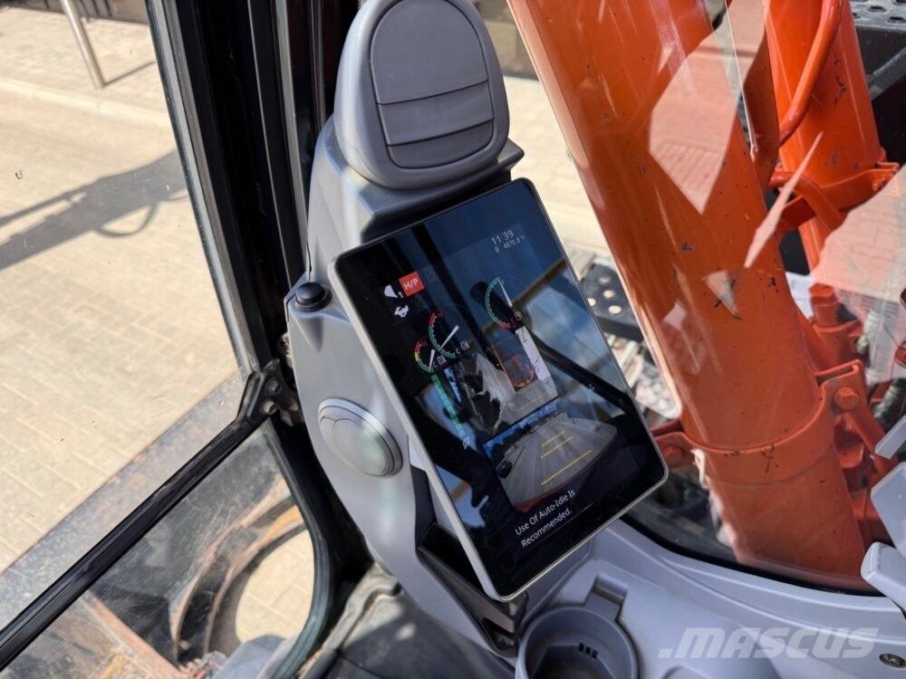 Hitachi ZX135USBL-7 Kāpurķēžu ekskavatori