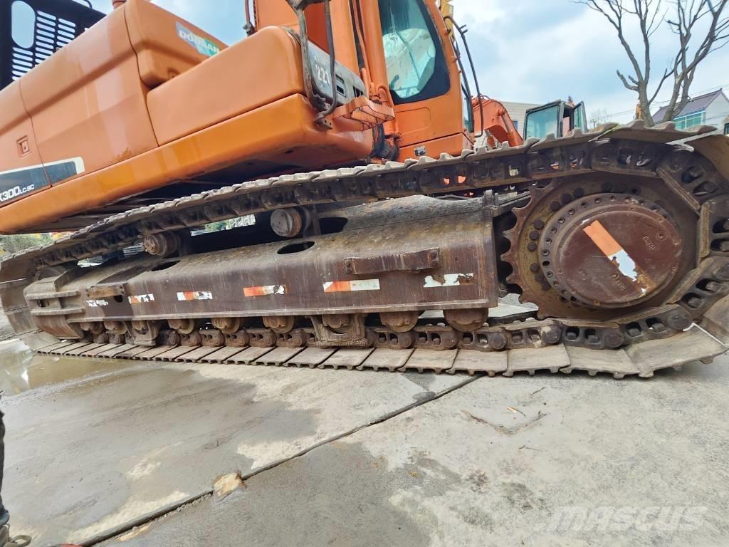 Doosan DX 300 LC Kāpurķēžu ekskavatori