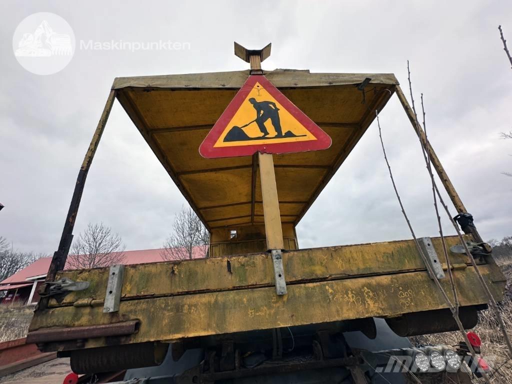 Mercedes-Benz 1117 L Treileri ar āķi