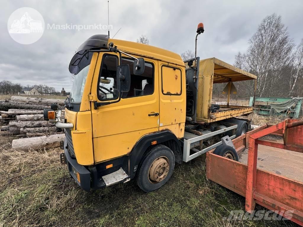 Mercedes-Benz 1117 L Treileri ar āķi