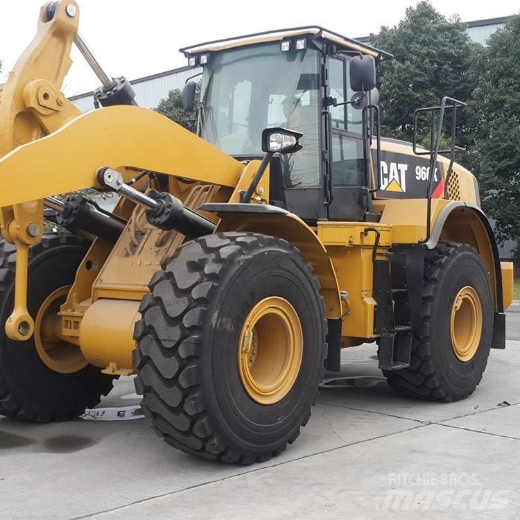 CAT 966K Iekrāvēji uz riteņiem
