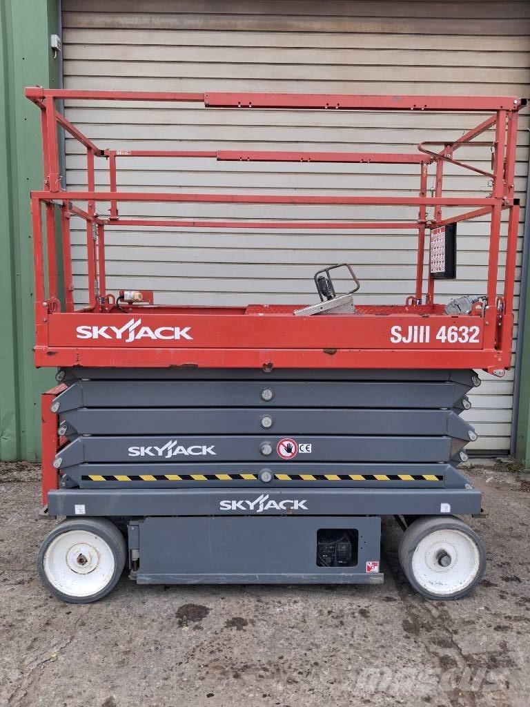 SkyJack SJ III 4632 Šķerveida pacēlāji