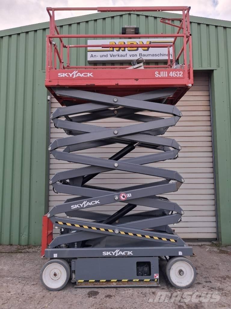 SkyJack SJ III 4632 Šķerveida pacēlāji