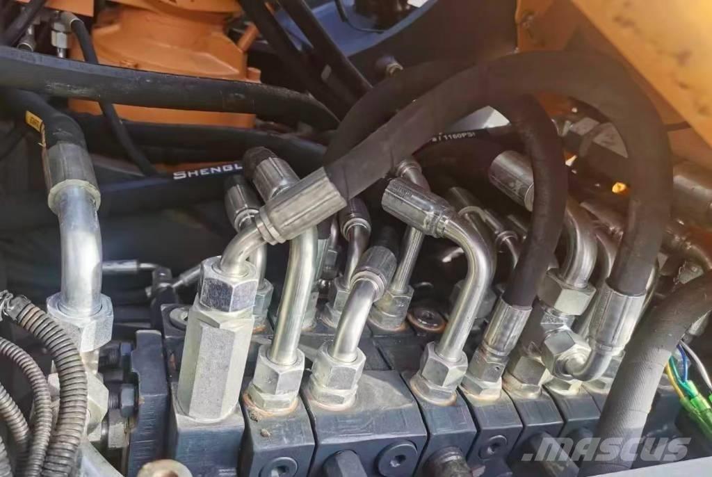  新源 75 Ekskavatori uz riteņiem