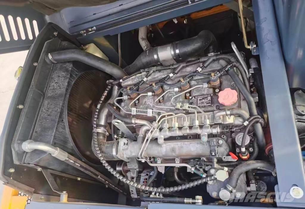  新源 75 Ekskavatori uz riteņiem