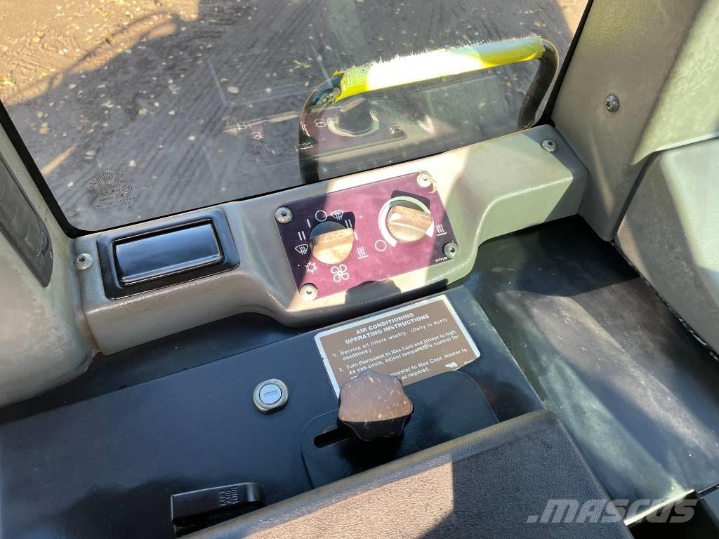 CAT 953 C Kāpurķēžu iekrāvēji