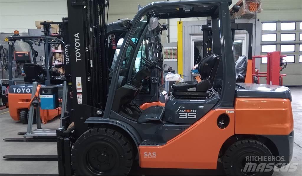 Toyota 52-8FDJF35 Tehnika ar dīzeļa dzinēju