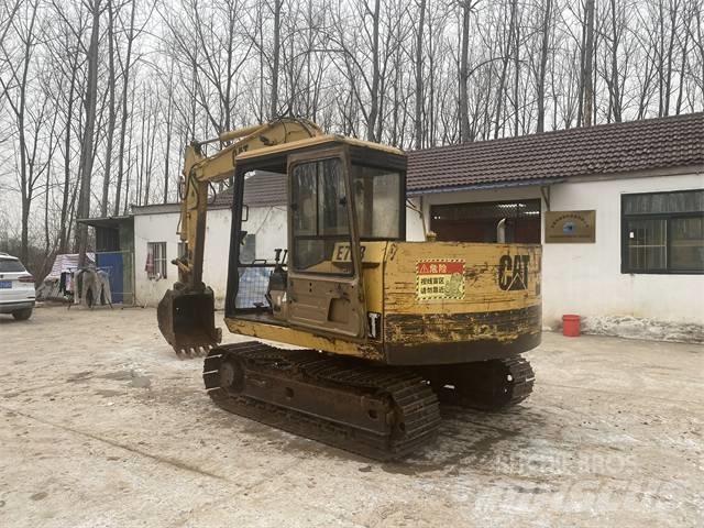 CAT E70B Kāpurķēžu ekskavatori