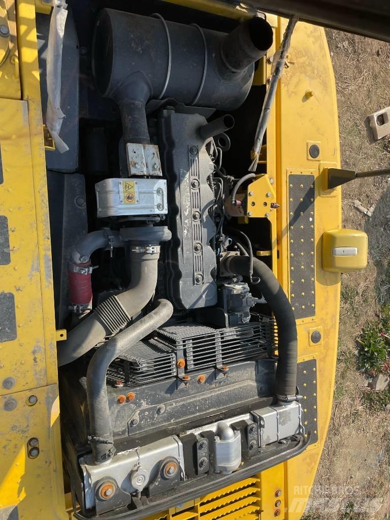 Komatsu 210 Kāpurķēžu ekskavatori