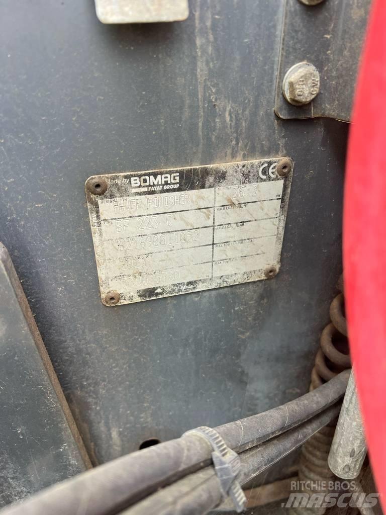 Bomag BF 223 C Asfalta klājēji