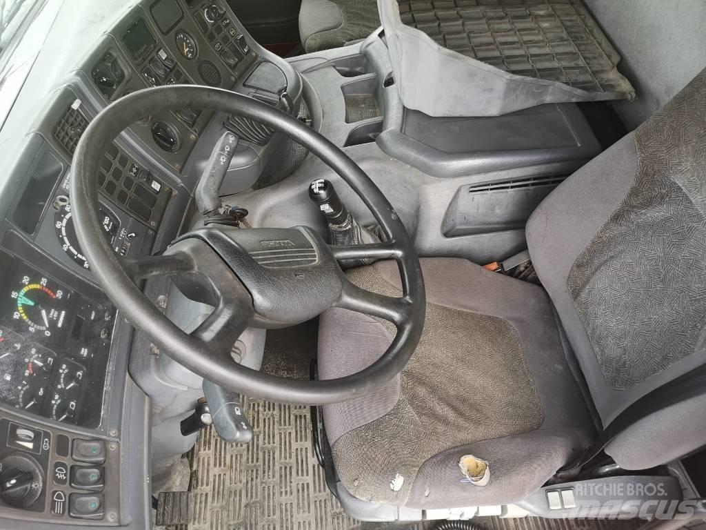 Scania 94 D 220 Smagās mašīnas ar celtni