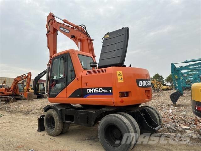 Doosan DH150W Ekskavatori uz riteņiem