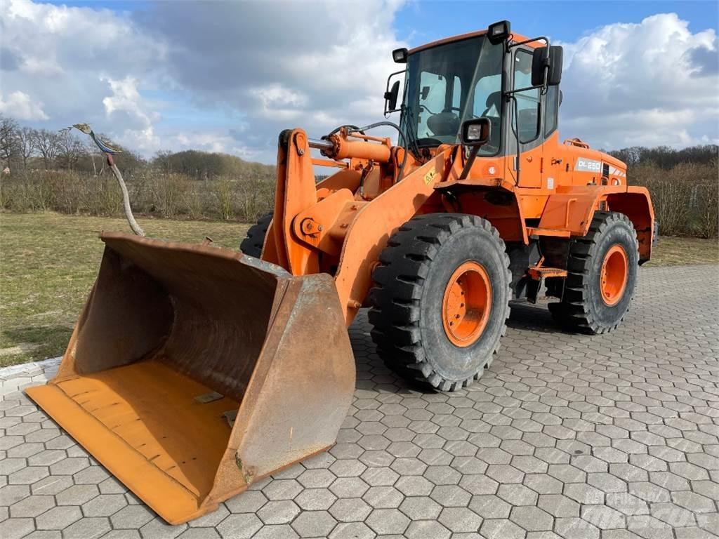 Doosan DL250 Iekrāvēji uz riteņiem