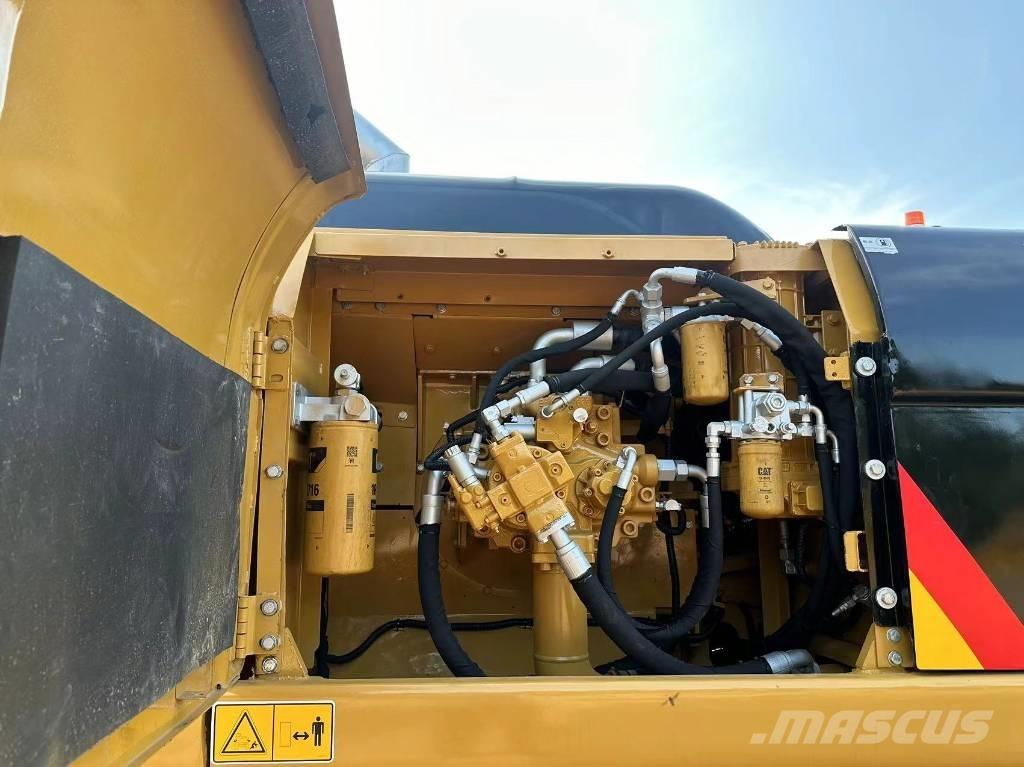 CAT 330D Kāpurķēžu ekskavatori