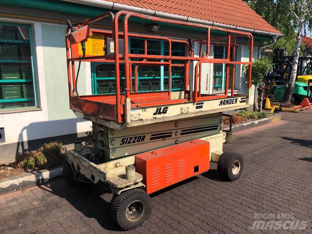 JLG CM2558    V-3343 Vertikālie pacēlāji